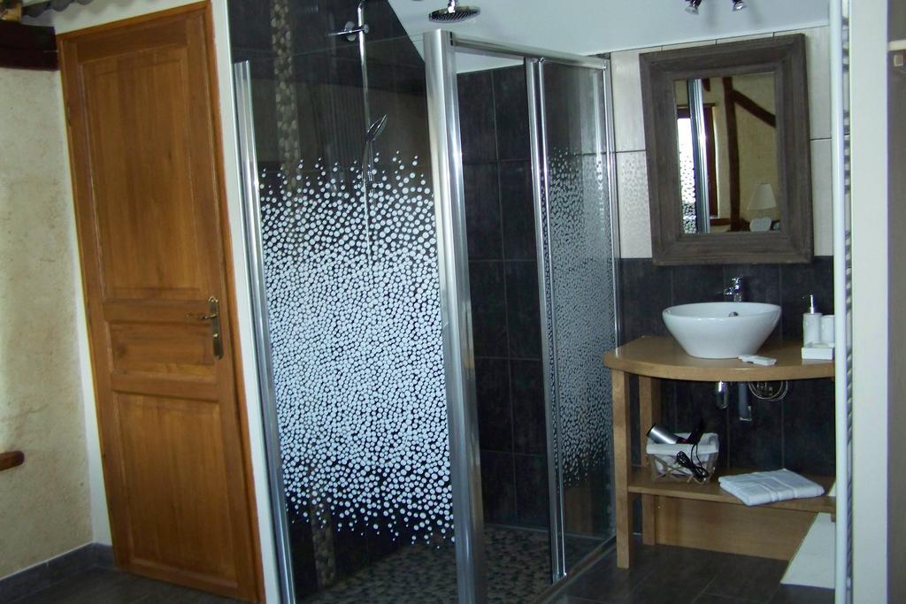 Les Hotes Du Lac, Chambres Et Tables D'Hotes Mandailles  Oda fotoğraf